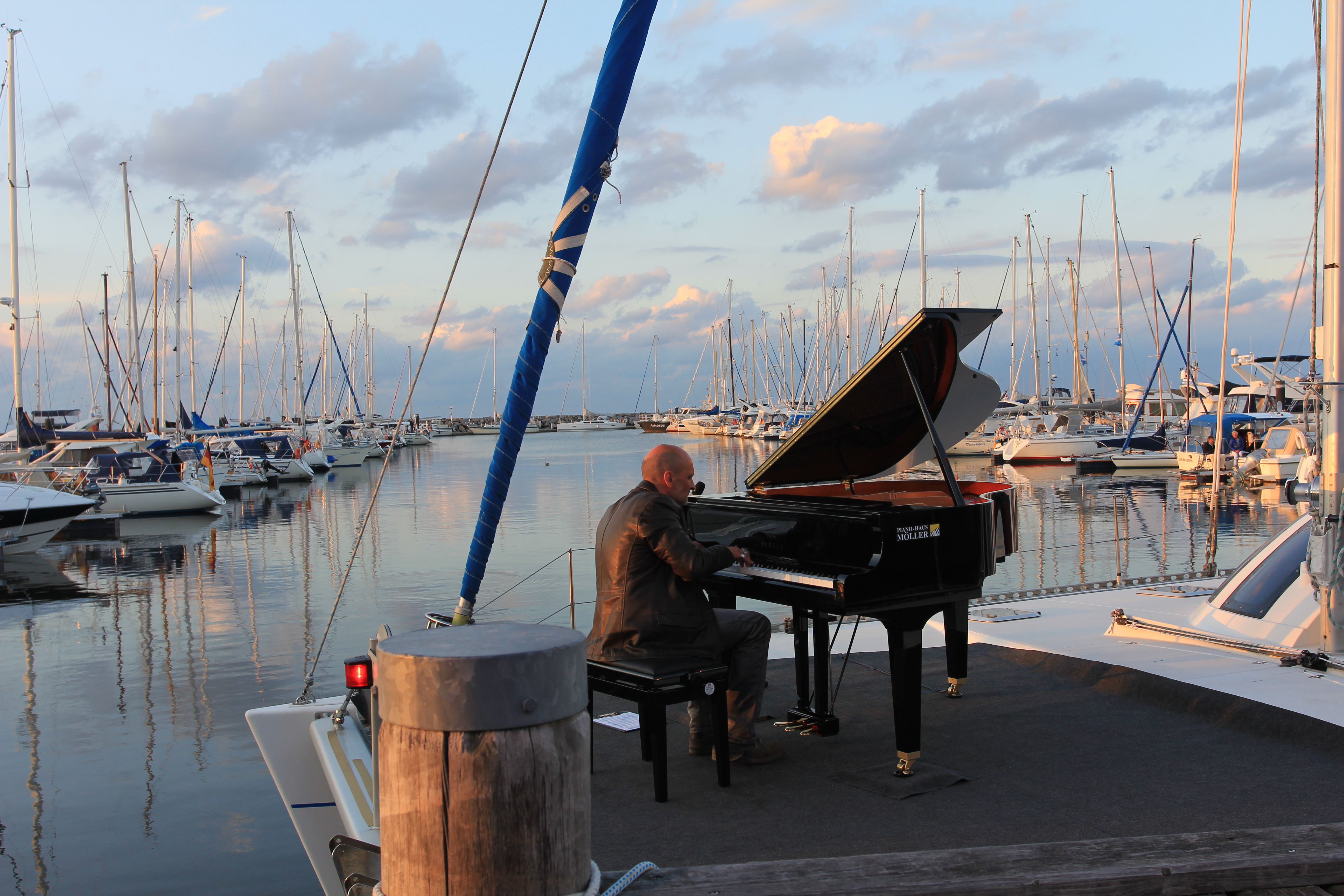 The Sailing Piano in Kühlungsborn - Musikalische Zeitreise mit Lutz Gerlach und Ulrike Mai